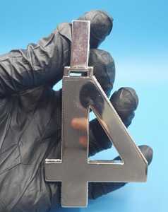 จี้ห้อยคอฮิปฮอปแบบกำหนดเองประดับเพชรโมอิสซาไนต์ VVS พร้อมชื่อและหมายเลข  ตัวเรือนเงินแท้ 925  ผ่านการทดสอบเพชร  จี้ห้อยคอแบบแร็ปเปอร์  ประดับอักษรย่อ - Product Image 6