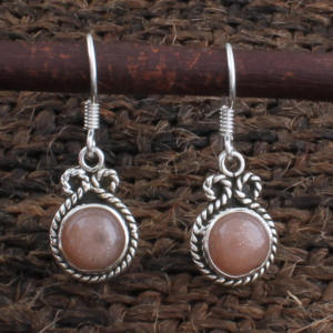 Pendientes de Plata de Ley 925 con Piedra Lunar de Melocotón Natural al por Mayor, Pendientes Colgantes de Gema para Mujer, Fabricante de Joyería Fina - Product Image 1