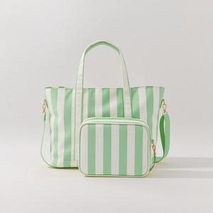 Bolso Tote Tipo Náutico con Estampado de Rayas Rosas y Blancas, Correa Cruzada Ajustable, Resistente al Agua, Lavable, de Poliéster, Estilo Moderno - Product Image 2