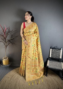 <b>Red</b> Banarasi Silk <b>Saree</b> Floral Paisley Border Traditional Wedding Party Festival Wear with Blouse - Product Image 2