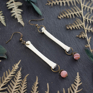 ต่างหูกระดูกขัดเงาด้วยมือ สไตล์มินิมอล - Product Image 3