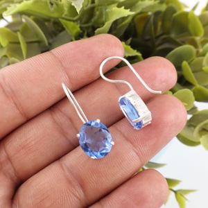 Boucles d'oreilles artisanales en argent sterling 925, serties de pierres de tanzanite bleue, pour femmes et filles. - Product Image 1