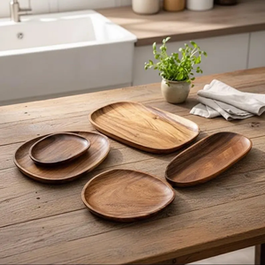 Assiette à apéritif artisanale en bois massif de chêne irrégulier - Product Image 2
