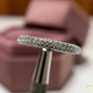 Bague de mariage en moissanite de luxe faite à la main en argent sterling 925 avec un design éternel étincelant pour femmes - Product Image 3
