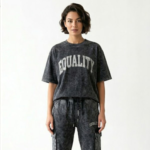 Ensemble T-shirt et pantalon personnalisé avec impression sérigraphique délavée à l'acide, pantalon style 6 poches, T-shirt oversize, ensemble de t-shirts délavés à l'acide avec impression sérigraphique - Product Image 3