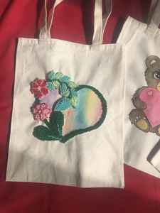 Bolso de mano de yute personalizado con parche de letra M de chenilla, asa de cuerda, para la playa, compras o uso casual para mujer - Product Image 4