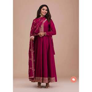 Vestido de Fiesta de Diseño Artesanal con Corte en A, Bordado, Cintura Imperio y Dupatta a Juego - Para Ocasiones Especiales - Product Image 1