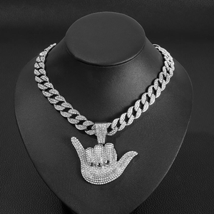 Collier pendentif main Shaka glacée en argent plaqué 925 pour homme, avec moissanite taille brillant et chaîne à maillons en acier inoxydable, style hip-hop de luxe - Product Image 1