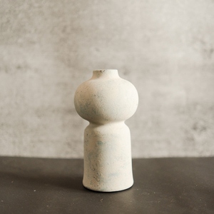 Jarrón decorativo hecho a mano de estilo moderno, centro de mesa de cerámica creativo y original para decoración de interiores a la moda. - Product Image 4