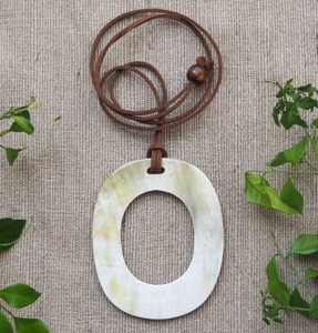 Collier pendentif en corne de buffle polie de qualité supérieure, fait main, naturel, moderne, tribal, bijou de mode pour hommes et femmes - Product Image 4