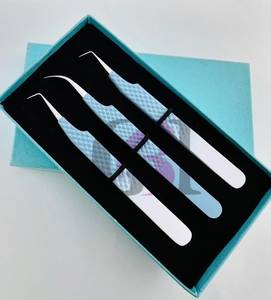 Pince à épiler de précision en acier inoxydable 90/Courbe/bleu ciel, finition poudrée/lisse, pointe en fibre, avec motif ours en peluche découpé - Product Image 2