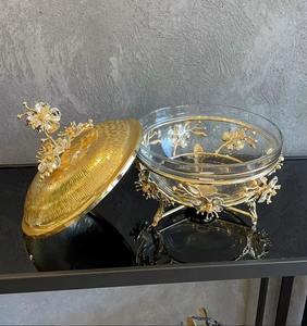 Hermoso plato de metal pulido que refleja una calidad premium convierte el servicio de buffet en una experiencia visualmente agradable. - Product Image 3