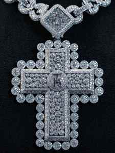 จี้เงินแท้ 925 ประดับโมอิสซาไนต์รูปกางเขน ดีไซน์แบบ Iced Out Halo Charm สร้อยคอฮิปฮอป ออกแบบได้ตามสั่ง - Product Image 1