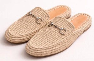 Pantuflas de Rafia y Cuero Hechas a Mano – Calzado Artesanal Marroquí – Zapatos Cómodos de Estilo Boho para el Hogar - Product Image 2