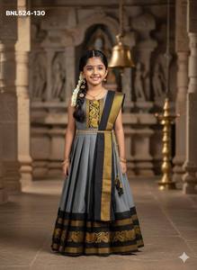 Fabricante de Lehenga Choli y Dupatta de seda tejida a mano de buena calidad para festivales, con trabajo de tejido, de la India. - Product Image 3