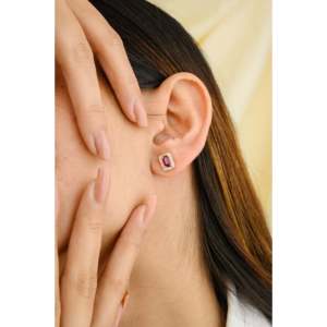 Pendientes de Oro de 14K con Halo de Rubíes y Diamantes de 1.24 Quilates - Product Image 6
