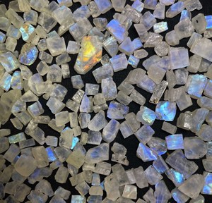Lote de piedras preciosas sueltas de piedra lunar arcoíris azul fuego natural, de 5-13 mm, 100 ct, para la elaboración de joyas. - Product Image 1