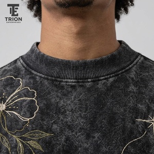 Sudadera con capucha para hombre con efecto acid wash, bordada, combina textura vintage, comodidad y calidez con costuras artísticas para un estilo urbano moderno. - Product Image 5