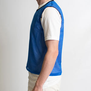 Chalecos Deportivos de Malla para Entrenamiento de Fútbol con Logotipo Personalizado de Alta Calidad, Reversibles de Doble Cara y Transpirables - Product Image 4