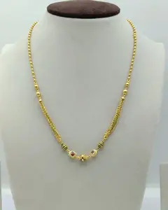 Exquisito Collar Tradicional Chapado en Oro de 22K para Mujer con Detalles Geométricos en Rojo Rubí y Cuentas de Oro Texturizadas - Product Image 1