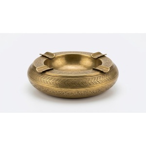 Elegante Cenicero de Latón de Lujo, Cenicero Redondo de Metal Grabado, Cenicero Resistente Hecho a Mano, Bandeja Decorativa Dorada para Cigarrillos - Product Image 1
