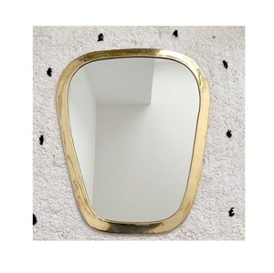 Miroir mural élégant et collection d'art offrant des options de design raffinées pour les chambres, les couloirs, les salons, les bureaux et les entrées - Product Image 1
