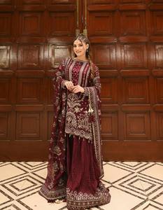Salwar Kameez en soie bleu marine pour femmes avec broderie dorée, tenue de mariage traditionnelle, longueur au sol, coupe régulière, Inde, Pakistan - Product Image 3