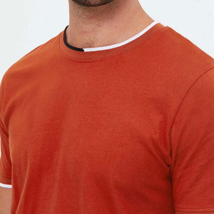 T-shirts urbains élégants pour hommes, conçus pour une utilisation décontractée en extérieur, à la salle de sport et pour un style de vie quotidien, avec une coupe confortable. - Product Image 5