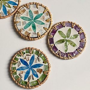 Posavasos Redondos de Ratán de 10 cm con Incrustaciones de Conchas Marinas, Diseño Colorido y Bohemio, Decoración de Mesa, Posavasos para Bebidas - Product Image 2