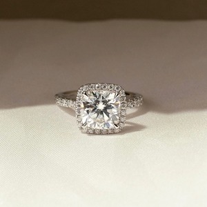 Anillo de Moissanita de Corte Cojín Cuadrado de 2.54 CT con Engaste de Garras en Oro Sólido de 14K, Certificado GRA, Anillo Minimalista para Boda o Compromiso, Regalo - Product Image 3