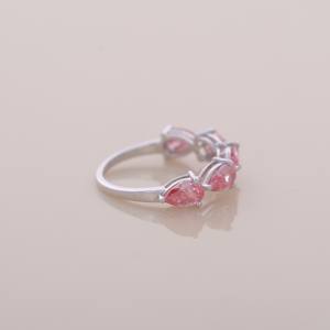 Bague en or blanc, rose et jaune 18 carats avec diamant rose en forme de poire, trois pierres, plaqué rhodium, certifiée IGI, sertie à griffes - Product Image 5