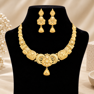 Ensemble collier et boucles d'oreilles pendantes à motifs floraux indiens |   Bijoux ethniques dorés pour femmes, bijoux de mariée |   Fête de fiançailles et de mariage tendance - Product Image 1
