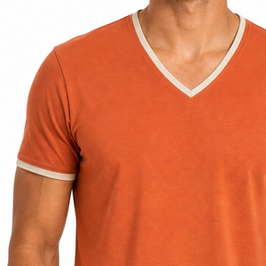 Camiseta de manga corta para hombre, cuello redondo prémium, color azul pizarra, negro, azul cielo, con rayas triples y cuello acanalado. - Product Image 2