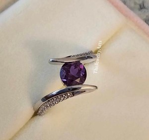 Anillo Delicado de Alejandrita, Anillo Elegante, Piedra de Nacimiento de Junio, Anillo de Promesa, Anillo que Cambia de Color, Anillo de Boda, Regalo de Joyería de Alejandrita - Product Image 1