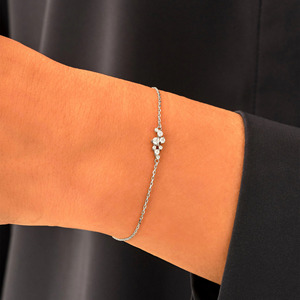 Bracelet en or blanc avec diamants de laboratoire de formes variées - Product Image 4