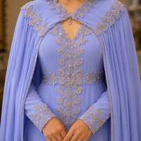 Nouvelle Robe Kaftan Enfant Bleu Ciel Brodé de Fleurs en Polyester Respirant à Manches Longues avec Cape Assortie pour Fête – Collection Designer