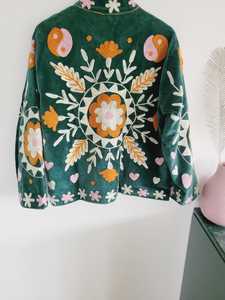 Chaqueta de Mujer con Bordado Suzani Colorido de Estilo Boho Único, Inspirada en el Arte Tradicional, Abrigo de Invierno con Diseño Vibrante, Blazer para Mujer - Product Image 5