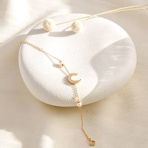 สร้อยข้อมือมุกทรงพระจันทร์เสี้ยวประดับมุกน้ำจืด เงินแท้ 925 ชุบทอง 14K ดีไซน์สวยงาม เหมาะเป็นของขวัญสำหรับเธอ - Product Image 5