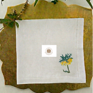 Servilleta de lino bordada con flor de diente de león, diseño aireado que evoca frescura natural para cenas informales. - Product Image 1