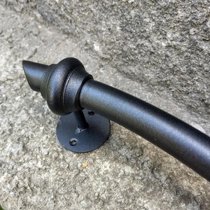 Poignée de portail en fer forgé traditionnelle, design rond, résistante à la rouille, facile à installer ; accessoire pour clôture et portail. - Product Image 4