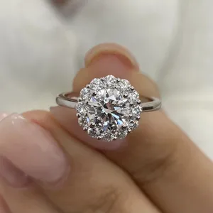Anillo de Compromiso con Halo de Diamantes Cultivados en Laboratorio de Corte Redondo de 2.50 Quilates en Oro Blanco de 14k - Product Image 4