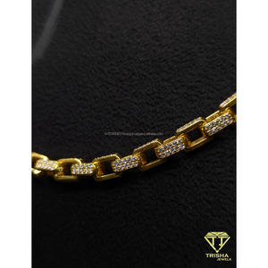 Collar contemporáneo de diamantes Moissanite VVS en plata de ley 925 chapada en oro, diseño de moda por Trisha Jewels - Product Image 3