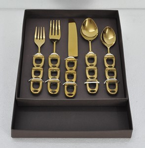 Cuillères, fourchettes et couteaux en acier inoxydable, 5 pièces, ensemble de couverts de luxe avec manche style étrier de cheval, sans danger pour les aliments. - Product Image 1