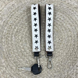Porte-clés en cuir de vachette véritable fait main, motif étoile, design premium, avec dragonne, pour unisexe - Collection 2026 - Product Image 4