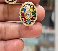 Pendientes de tuerca de moissanita chapados en oro de latón de calidad superior y elegantes para mujeres y niñas, ideales para bodas y fiestas. - Product Image 2