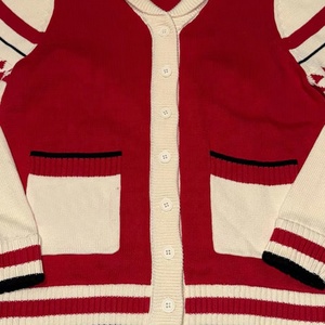 Cárdigan de punto para mujer, estilo preppy, color rojo y crema en contraste, manga larga, cuello vuelto, con bolsillos, para otoño. - Product Image 3