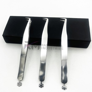 Pince à épiler RMI Heart And Winter Design Bottom Style Diamond Grip et Plain Grip, pour cils entiers et pointus, emballage en boîte cartonnée - Product Image 4