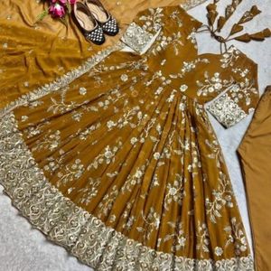 Robe Anarkali Salwar Kameez Traditionnelle Indienne et Pakistanaise Tendance pour Femme – Mariage, Hiver, Été – Soie Satinée Japonaise Moutarde - Product Image 4