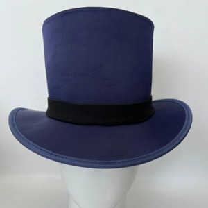 Sombrero de Copa de Cuero de Lujo para Hombre, Clásico, de Corona Alta, Acabado Premium para Fotografía de Moda Formal y Ocasiones Especiales - Product Image 1