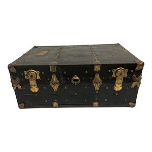 Traditional Iron Trunk Metal Storage Box For Clothing Bedding Household Goods And Personal Belongings - Product Image 4